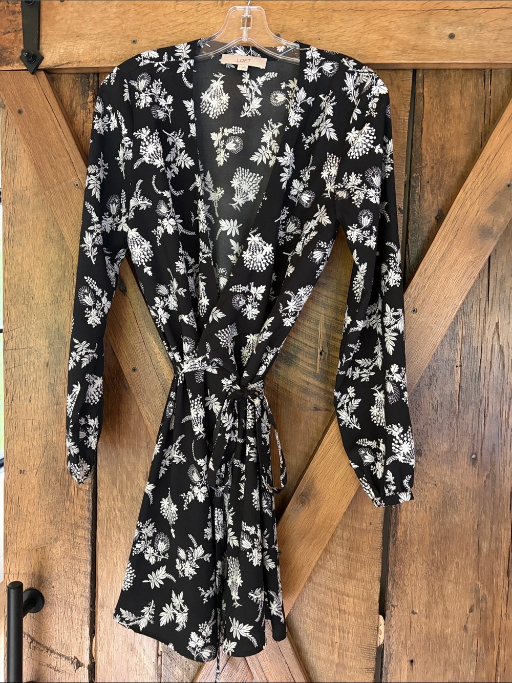 LOFT Size 2 Women's Floral Print Black & White Long Sleeve Wrap Dress